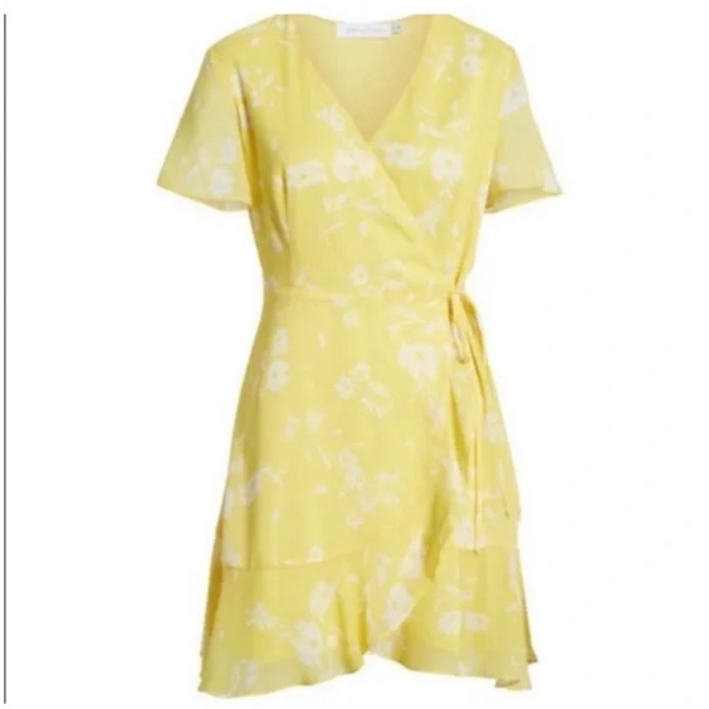 All In Favor Woman Wrap Dress Yellow Size Large Belted Short Sleeve Floral